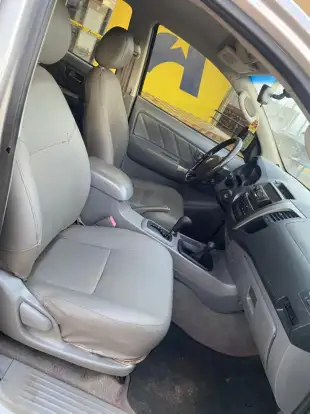 TOYOTA-HILUX-2010