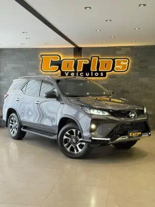 TOYOTA HILUX SW4 2.8 D-4D TURBO DIESEL DIAMOND 7L 4X4 AUTOMÁTICO TOYOTA HILUX SW4 2.8 D-4D TURBO DIESEL DIAMOND 7L 4X4 AUTOMÁTICO