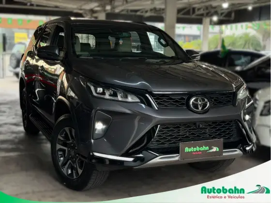 TOYOTA HILUX SW4 2.8 D-4D TURBO DIESEL DIAMOND 7L 4X4 AUTOMÁTICO TOYOTA HILUX SW4 2.8 D-4D TURBO DIESEL DIAMOND 7L 4X4 AUTOMÁTICO