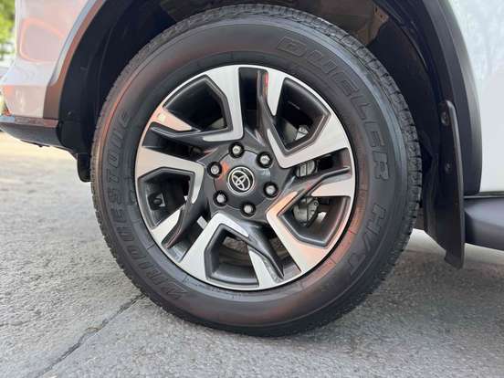 TOYOTA-HILUX SW4-2.8 D-4D TURBO DIESEL SRX PLATINUM 7L 4X4 AUTOMÁTICO TOYOTA-HILUX SW4-2024
