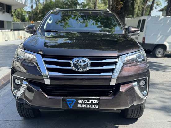 TOYOTA-HILUX SW4-2.8 SRX 4X4 7 LUGARES 16V TURBO INTERCOOLER DIESEL 4P AUTOMÁTICO TOYOTA-HILUX SW4-2019