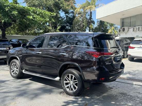 TOYOTA-HILUX SW4-2019