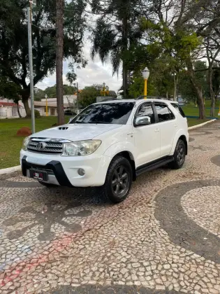 TOYOTA HILUX SW4 3.0 SRV 4X4 16V TURBO INTERCOOLER DIESEL 4P AUTOMÁTICO TOYOTA HILUX SW4 3.0 SRV 4X4 16V TURBO INTERCOOLER DIESEL 4P AUTOMÁTICO