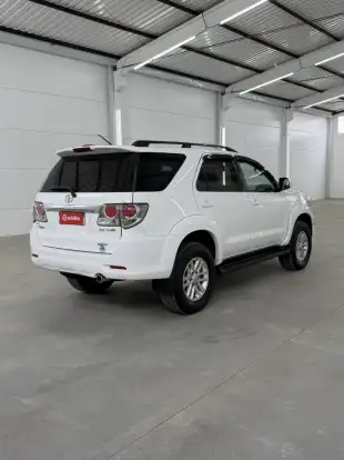 TOYOTA-HILUX SW4-2013