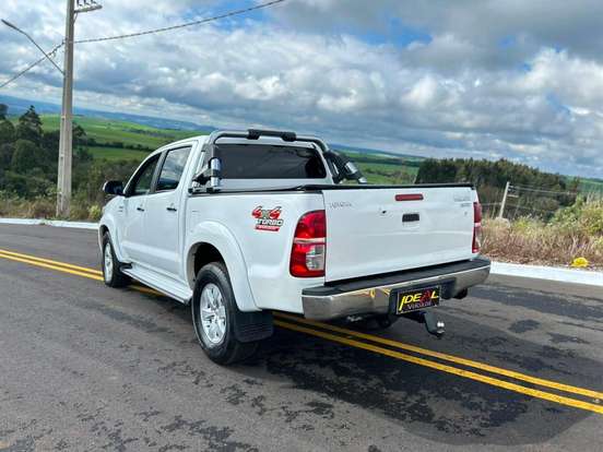 TOYOTA-HILUX SW4-2012