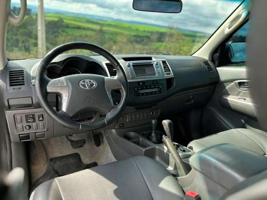 TOYOTA-HILUX SW4-2012