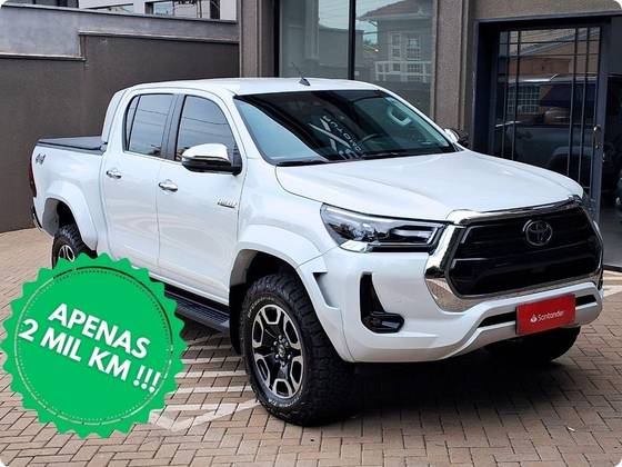 TOYOTA HILUX 2.8 D-4D TURBO DIESEL CD SRX PLUS 4X4 AUTOMÁTICO
