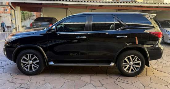 TOYOTA-HILUX SW4-2.8 SRX 4X4 7 LUGARES 16V TURBO INTERCOOLER DIESEL 4P AUTOMÁTICO TOYOTA-HILUX SW4-2019