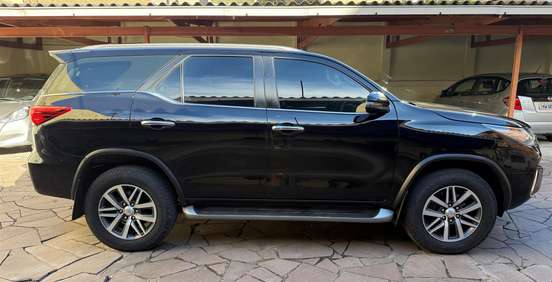 TOYOTA-HILUX SW4-2.8 SRX 4X4 7 LUGARES 16V TURBO INTERCOOLER DIESEL 4P AUTOMÁTICO TOYOTA-HILUX SW4-2019
