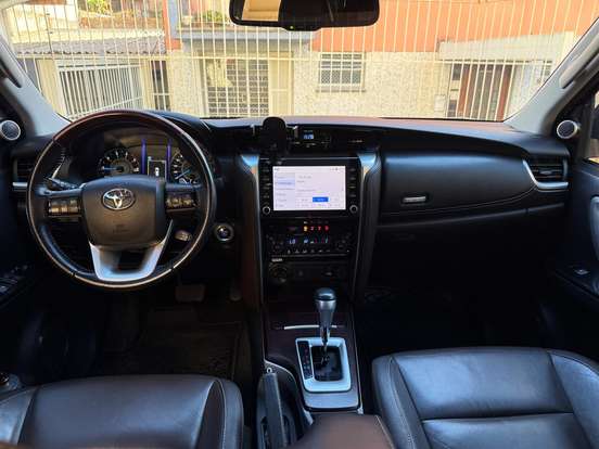 TOYOTA-HILUX SW4-2019