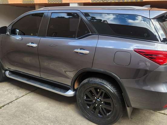 TOYOTA-HILUX SW4-2.8 SRX 4X4 7 LUGARES 16V TURBO INTERCOOLER DIESEL 4P AUTOMÁTICO TOYOTA-HILUX SW4-2019