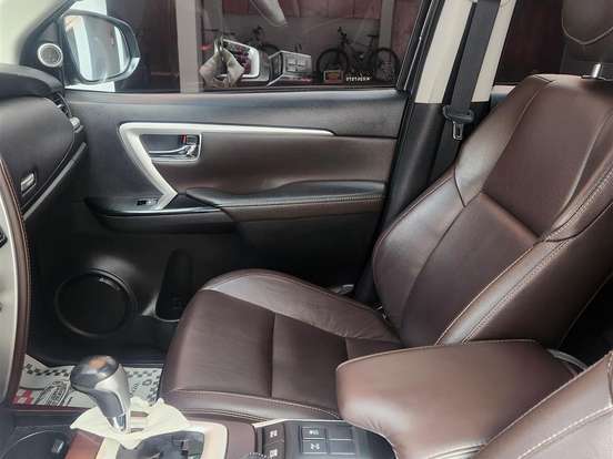 TOYOTA-HILUX SW4-2.8 SRX 4X4 7 LUGARES 16V TURBO INTERCOOLER DIESEL 4P AUTOMÁTICO TOYOTA-HILUX SW4-2019