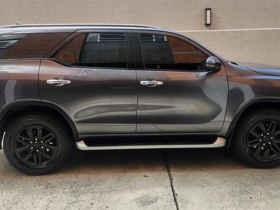 TOYOTA-HILUX SW4-2.8 SRX 4X4 7 LUGARES 16V TURBO INTERCOOLER DIESEL 4P AUTOMÁTICO TOYOTA-HILUX SW4-2019