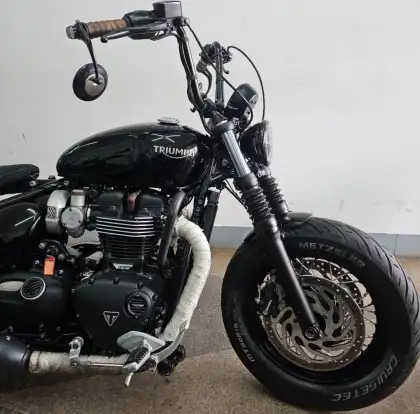 TRIUMPH-BONNEVILLE BOBBER 1200-2019