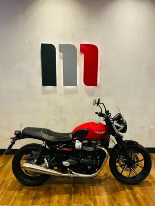TRIUMPH STREET TWIN TRIUMPH STREET TWIN