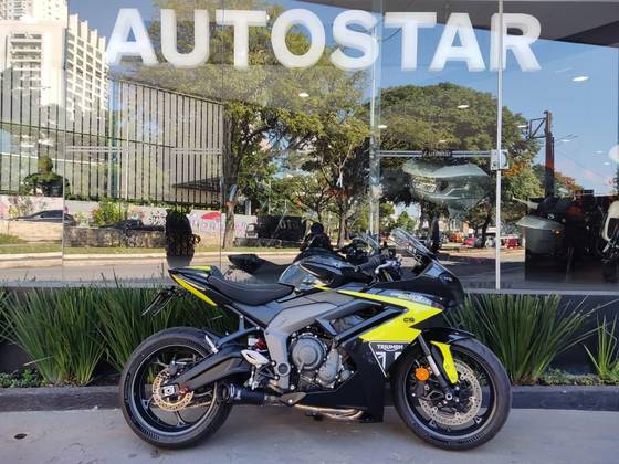 TRIUMPH DAYTONA 660 