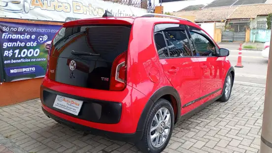 VOLKSWAGEN-CROSS UP-2017