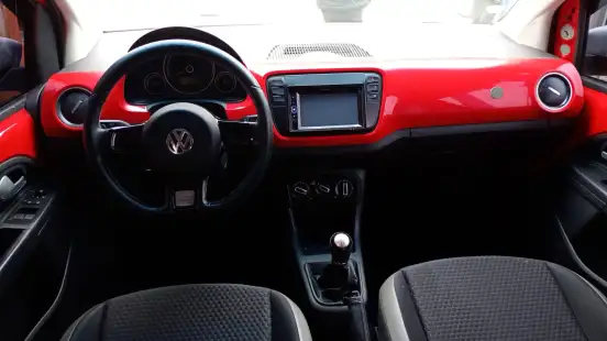 VOLKSWAGEN-CROSS UP-2017