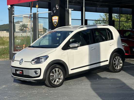 VOLKSWAGEN-CROSS UP-2016