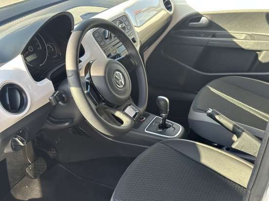 VOLKSWAGEN-CROSS UP-2016