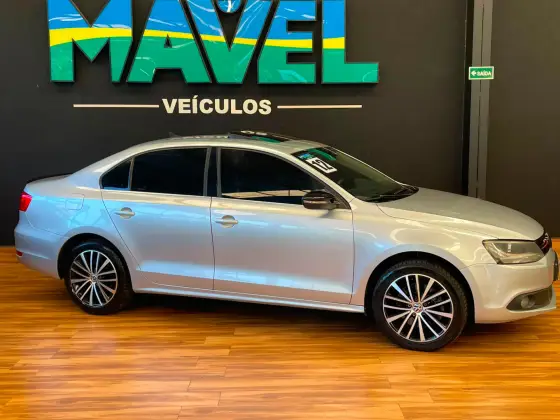 VOLKSWAGEN JETTA 2.0 TSI HIGHLINE 200CV GASOLINA 4P TIPTRONIC VOLKSWAGEN JETTA 2.0 TSI HIGHLINE 200CV GASOLINA 4P TIPTRONIC