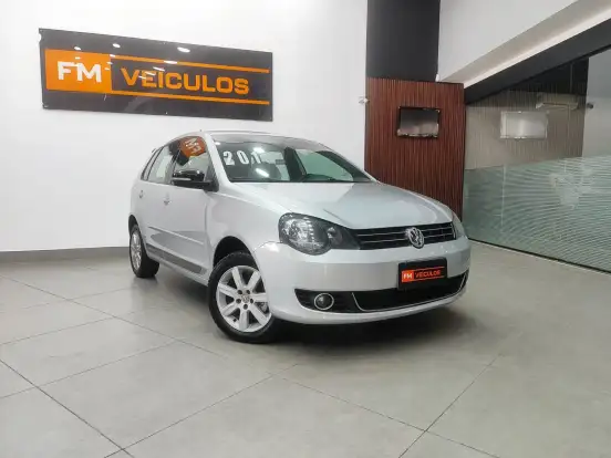 VOLKSWAGEN-POLO-2012