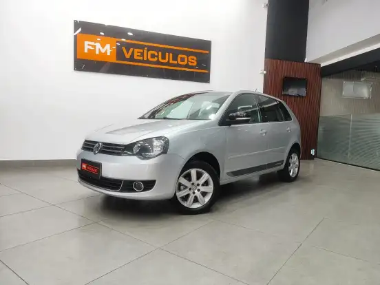 VOLKSWAGEN-POLO-2012