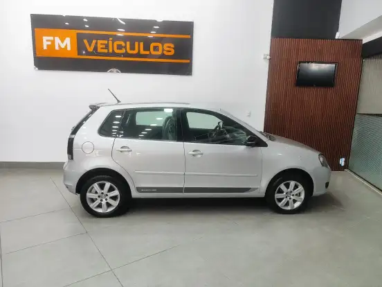 VOLKSWAGEN-POLO-2012
