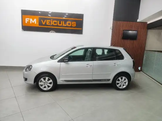 VOLKSWAGEN-POLO-2012