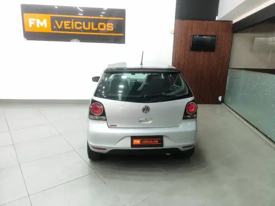 VOLKSWAGEN-POLO-2012