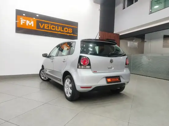 VOLKSWAGEN-POLO-2012