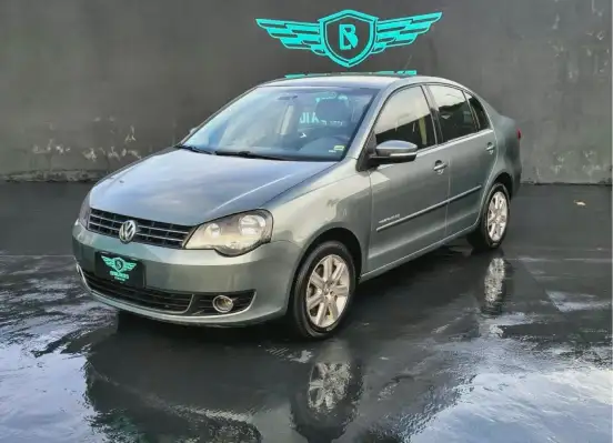 VOLKSWAGEN-POLO SEDAN-2011