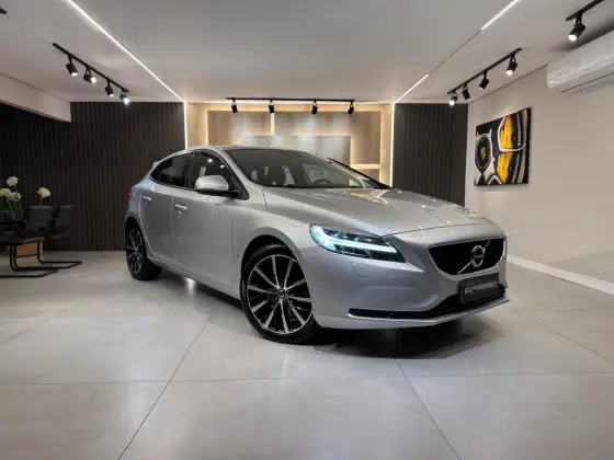 VOLVO V40 2.0 T4 MOMENTUM GASOLINA 4P AUTOMÁTICO