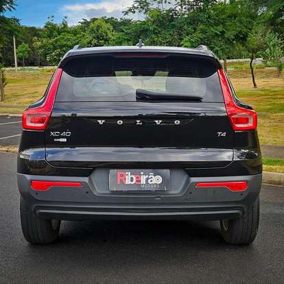 VOLVO-XC40-2018