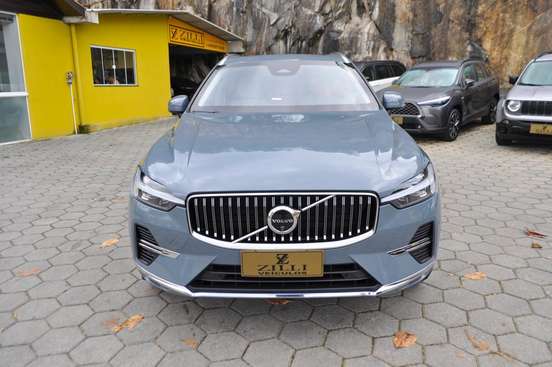 VOLVO-XC60-2023