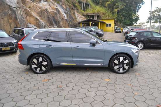 VOLVO-XC60-2023