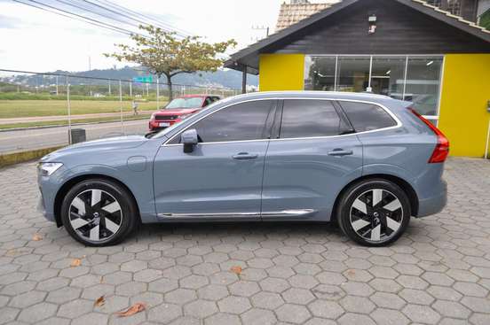 VOLVO-XC60-2023