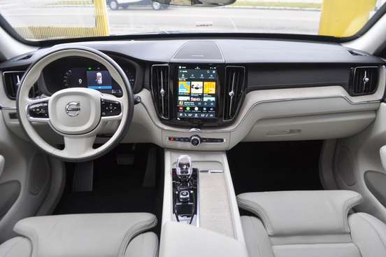 VOLVO-XC60-2023