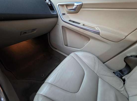 VOLVO-XC60-2013