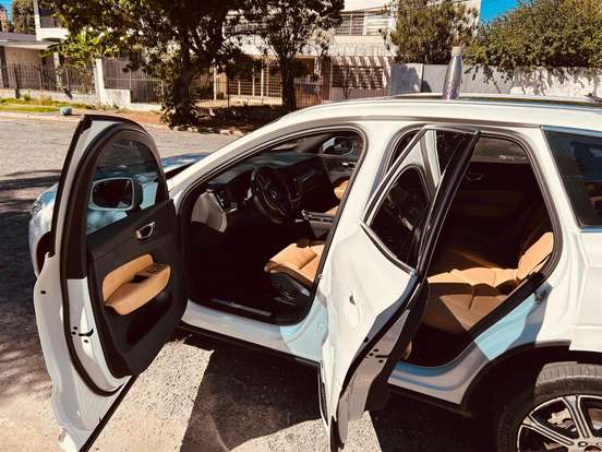 VOLVO-XC60-2019