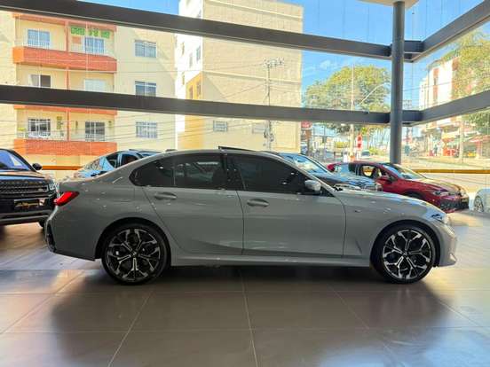 BMW-330e-2025