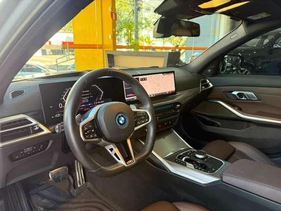 BMW-330e-2025