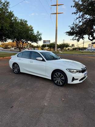BMW-320i-2020