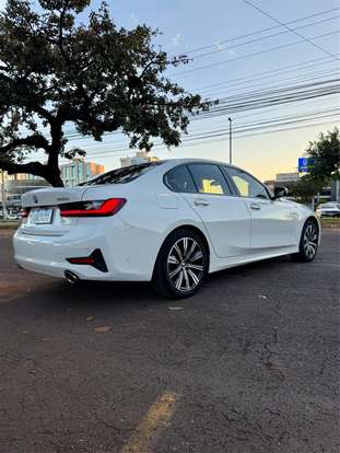 BMW-320i-2020