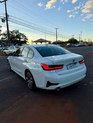 BMW-320i-2020