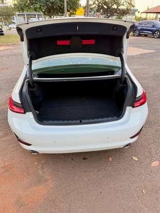 BMW-320i-2020