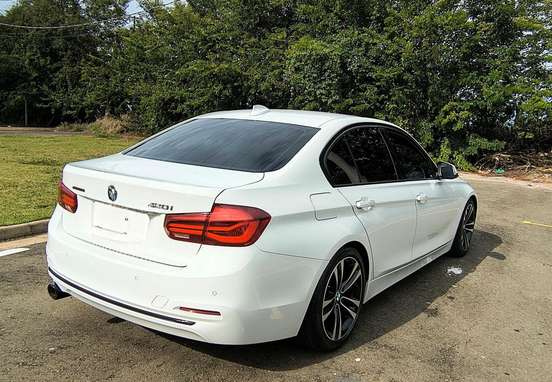 BMW-320i-2018
