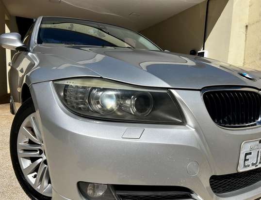 BMW-320i-2009