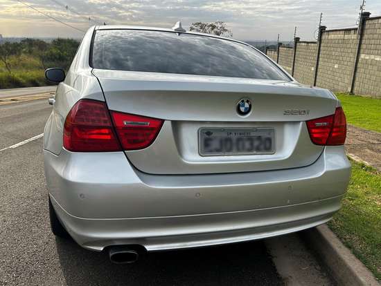 BMW-320i-2009