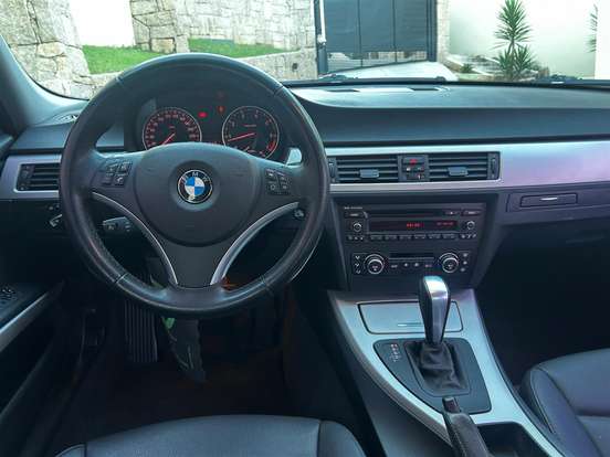 BMW-320i-2009